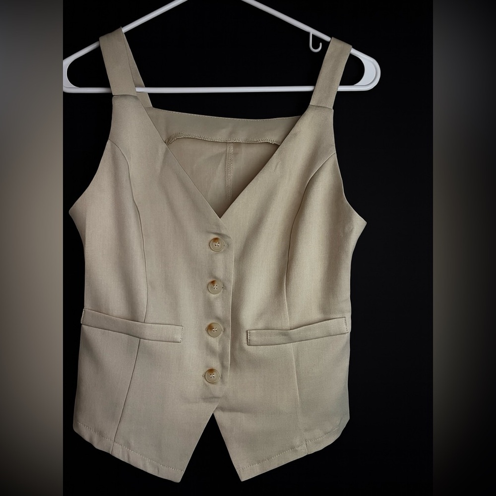 Shein Tan Button-Up Vest Classic size small Academia, Preppy, office